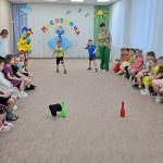 Масленица идёт, блин, да мёд несёт