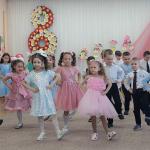 Солнышко лучистое улыбнулось весело.